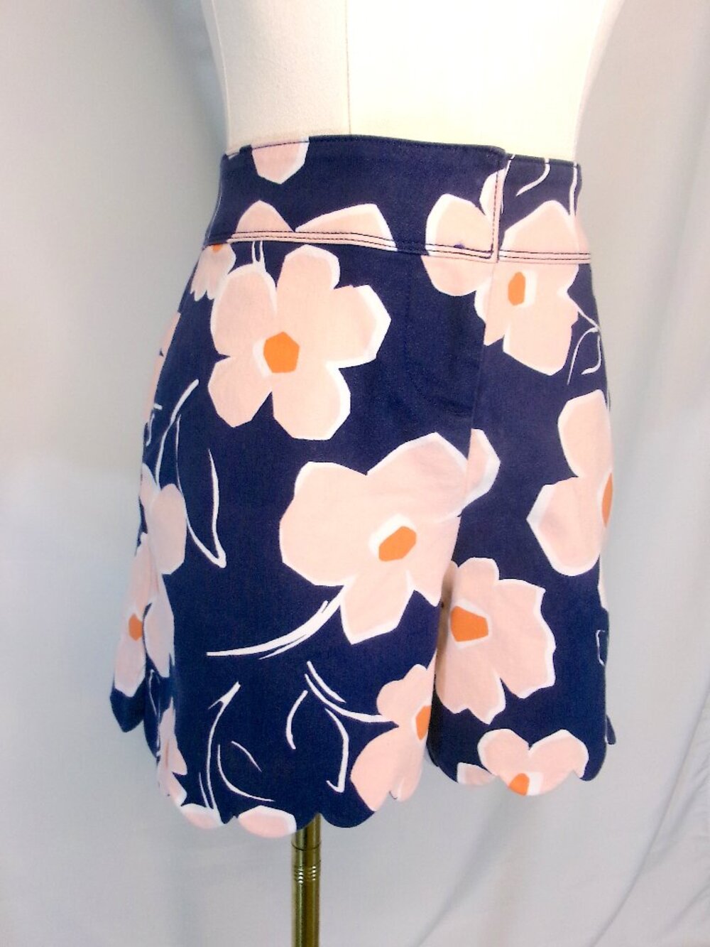 Isaac Mizrahi Floral Scalloped Hem Shorts Size 8 Navy Pink Preppy Resort Summer